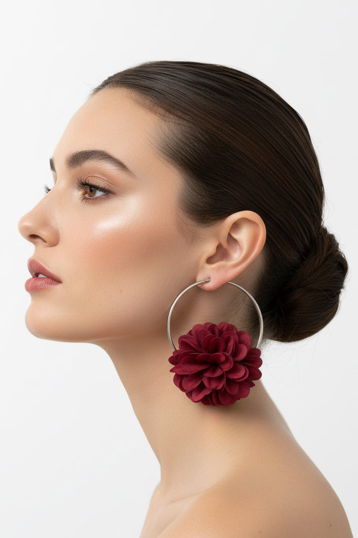 Boucles d’oreilles créoles dorées avec fleur rouge – Bijou tendance et féminin