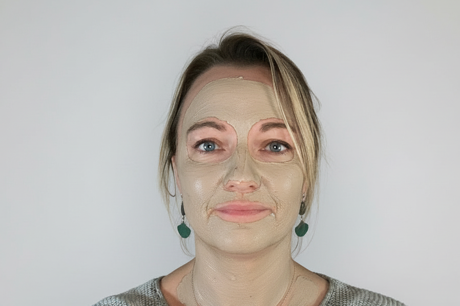 "Application masque argile verte visage"