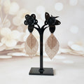 Boucles d’oreilles à clip feuilles noires et dorées – bijoux élégants et tendance