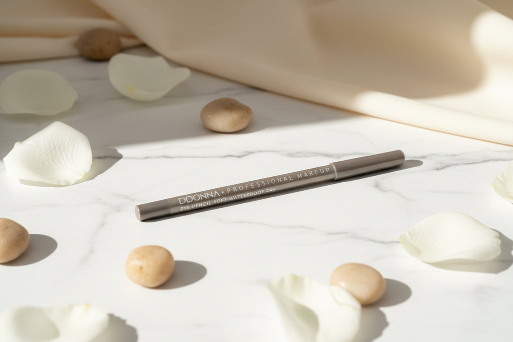 "Crayon eye-liner waterproof 24h gris longue tenue"